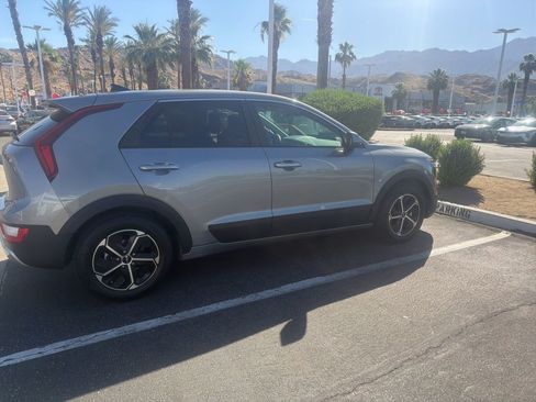 Used 2024 Kia Niro LX FWD image 2