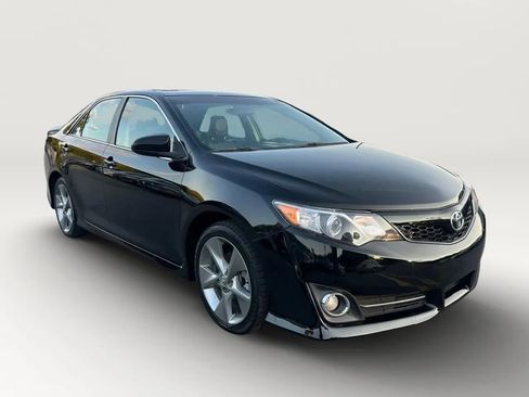 Used 2012 Toyota Camry SE FWD image 2