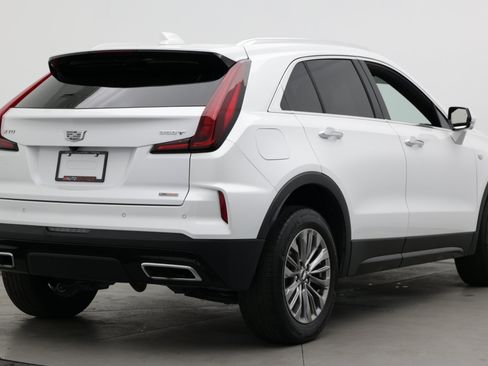 Used 2025 Cadillac XT4 Premium Luxury w/ Cold Weather Package FWD image 8