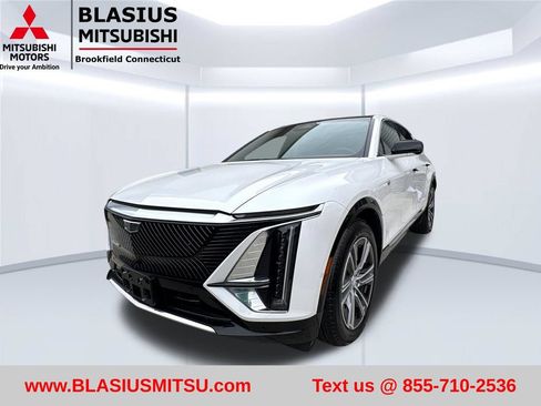 Used 2024 Cadillac Lyriq Luxury AWD/4WD image 3