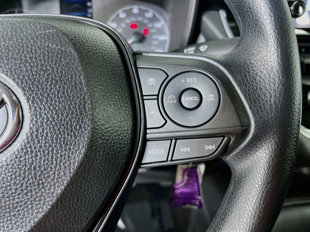 Used 2025 Toyota Corolla LE FWD image 15