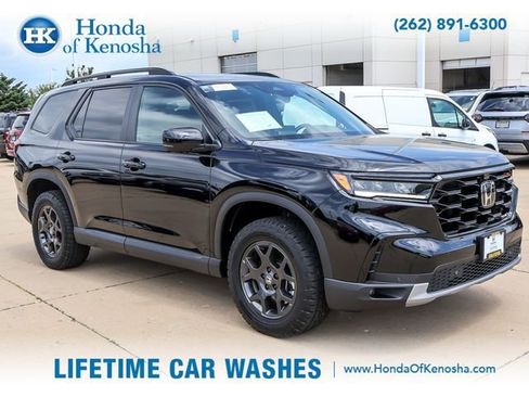 Certified 2025 Honda Pilot TrailSport image 7
