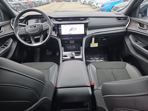 New 2026 Jeep Grand Cherokee Laredo image 7