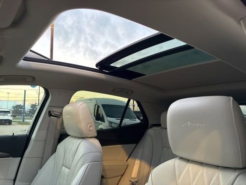 Used 2023 Buick Envision Avenir image 40