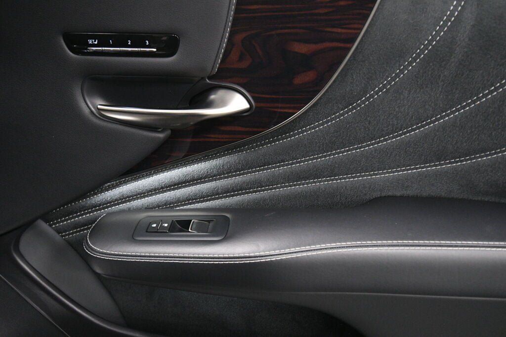Used 2023 Lexus LS 500 AWD image 30