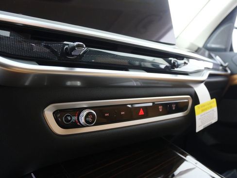 Used 2026 BMW X7 xDrive40i w/ Premium Package image 22