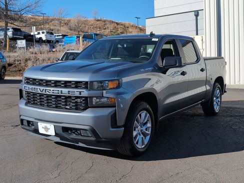 Used 2019 Chevrolet Silverado 1500 Custom w/ Custom Value Package image 3