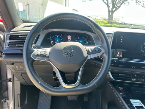 Used 2024 Volkswagen Atlas Cross Sport SE FWD image 41