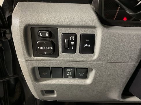 Used 2011 Toyota 4Runner SR5 w/ Convenience Pkg image 23