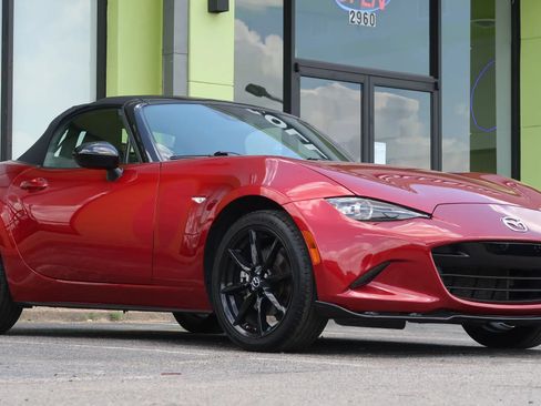 Used 2021 MAZDA MX-5 Miata Club RWD image 6