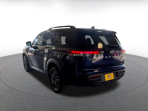 Used 2025 Nissan Pathfinder SV image 12