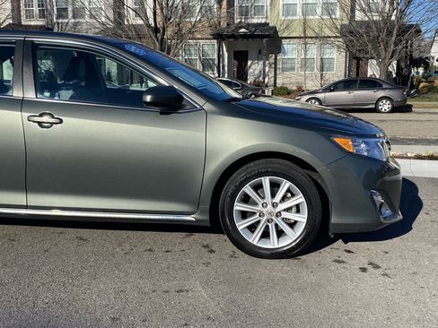 Used 2014 Toyota Camry L image 8