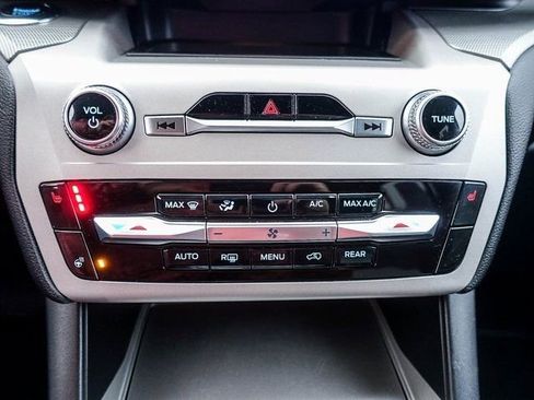 Used 2023 Ford Explorer XLT w/ Equipment Group 202A image 3