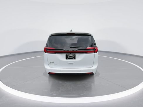New 2027 Chrysler Pacifica Select FWD image 7