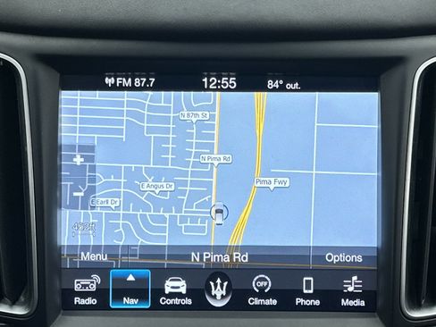 Used 2018 Maserati Levante GranLusso AWD/4WD image 6