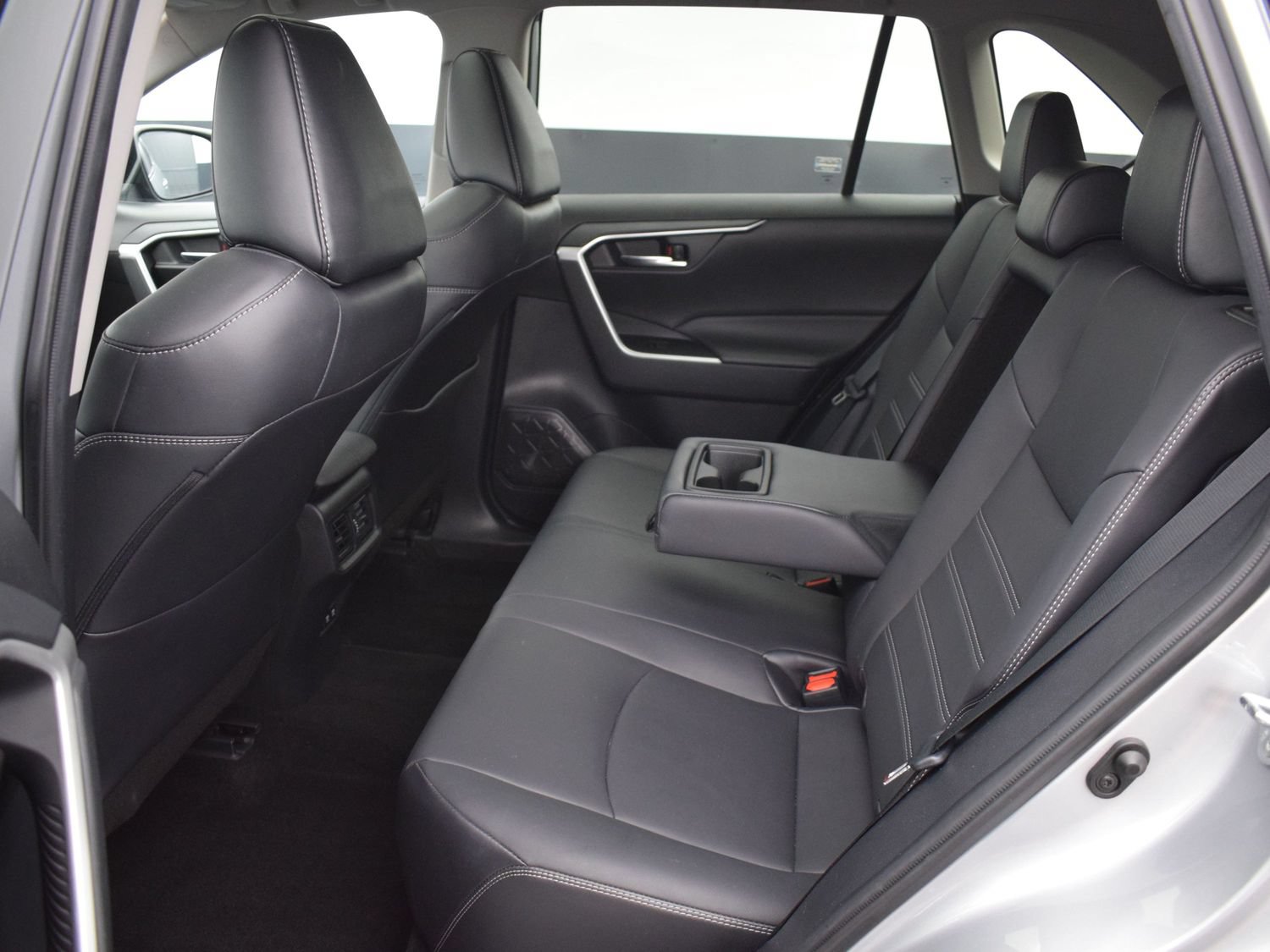 Used 2021 Toyota RAV4 XLE Premium AWD/4WD image 13
