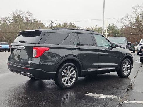 Certified 2022 Ford Explorer XLT w/ Equipment Group 202A image 3