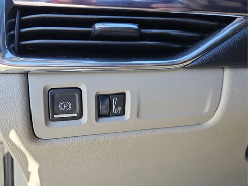 Used 2022 Cadillac XT4 Luxury w/ Driver Awareness Package image 22