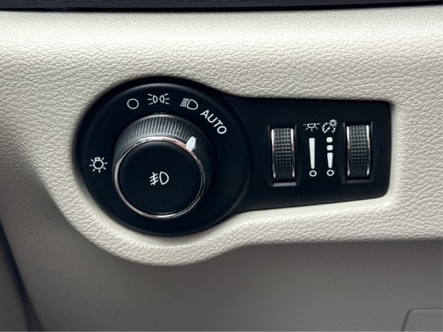 Used 2018 Chrysler Pacifica Touring-L FWD image 20