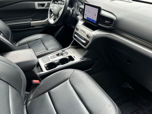 Used 2021 Ford Explorer XLT w/ Equipment Group 202A RWD image 16