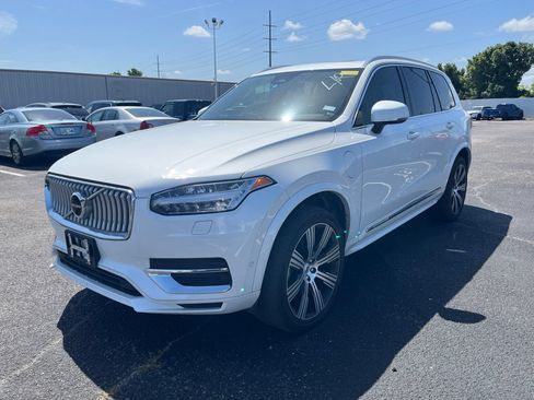 Used 2023 Volvo XC90 T8 Plus w/ Protection Package Premier AWD/4WD image 1