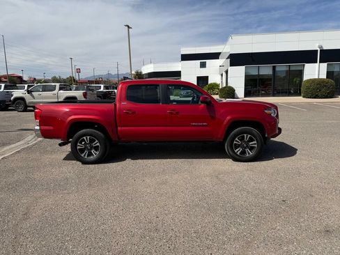 Used 2016 Toyota Tacoma SR5 w/ SR5 Appearance Package (DN) AWD/4WD image 4