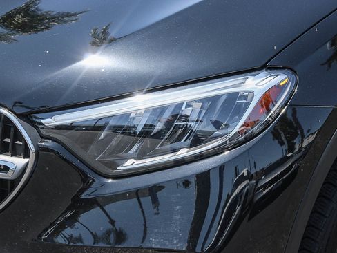 Used 2025 Mercedes-Benz GLC 300 image 5