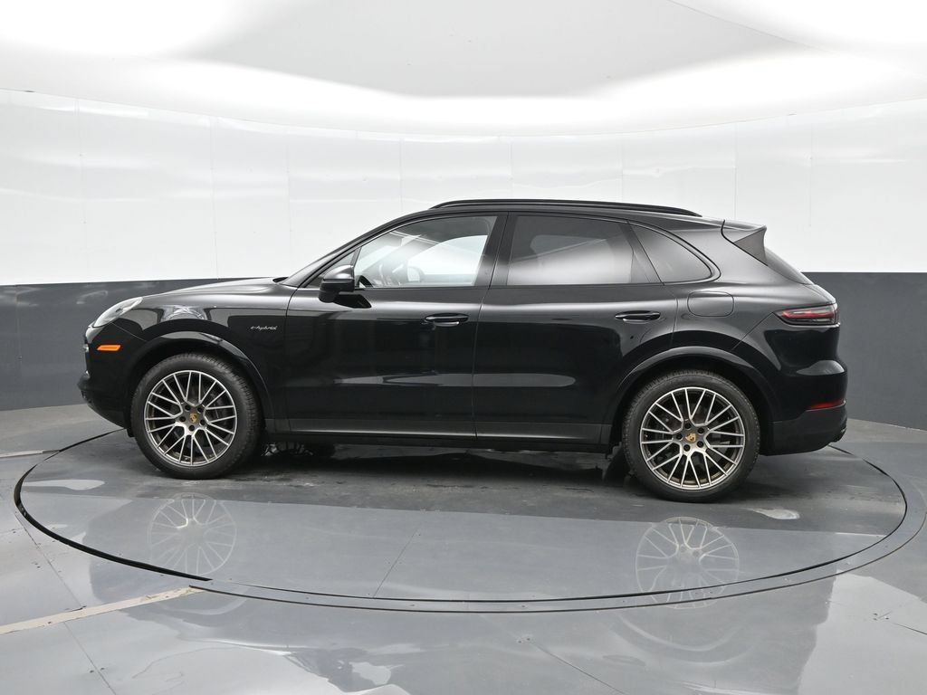 Certified 2023 Porsche Cayenne Platinum Edition AWD/4WD image 2