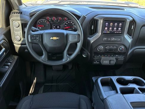 Used 2024 Chevrolet Silverado 2500 Custom w/ Custom Value Package image 10