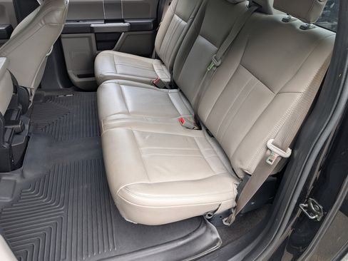Used 2019 Ford F150 XLT w/ Equipment Group 302A Luxury AWD/4WD image 17
