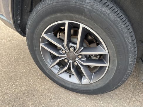 Used 2019 Jeep Grand Cherokee Limited image 11