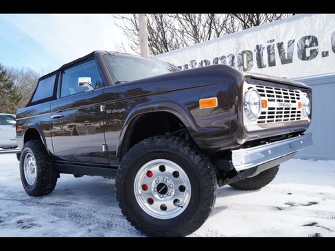 Used 2025 Ford Bronco Badlands image 1