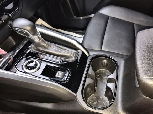 Used 2024 Chevrolet Colorado LT image 21