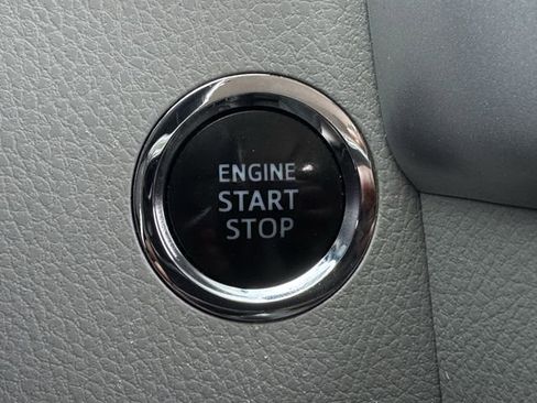 Used 2017 Toyota Highlander XLE image 22