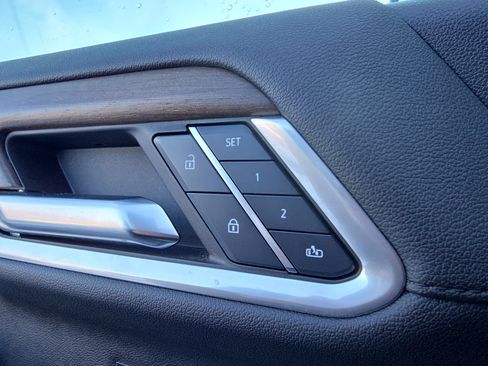 Used 2024 Chevrolet Silverado 1500 High Country w/ High Country Premium Package image 16