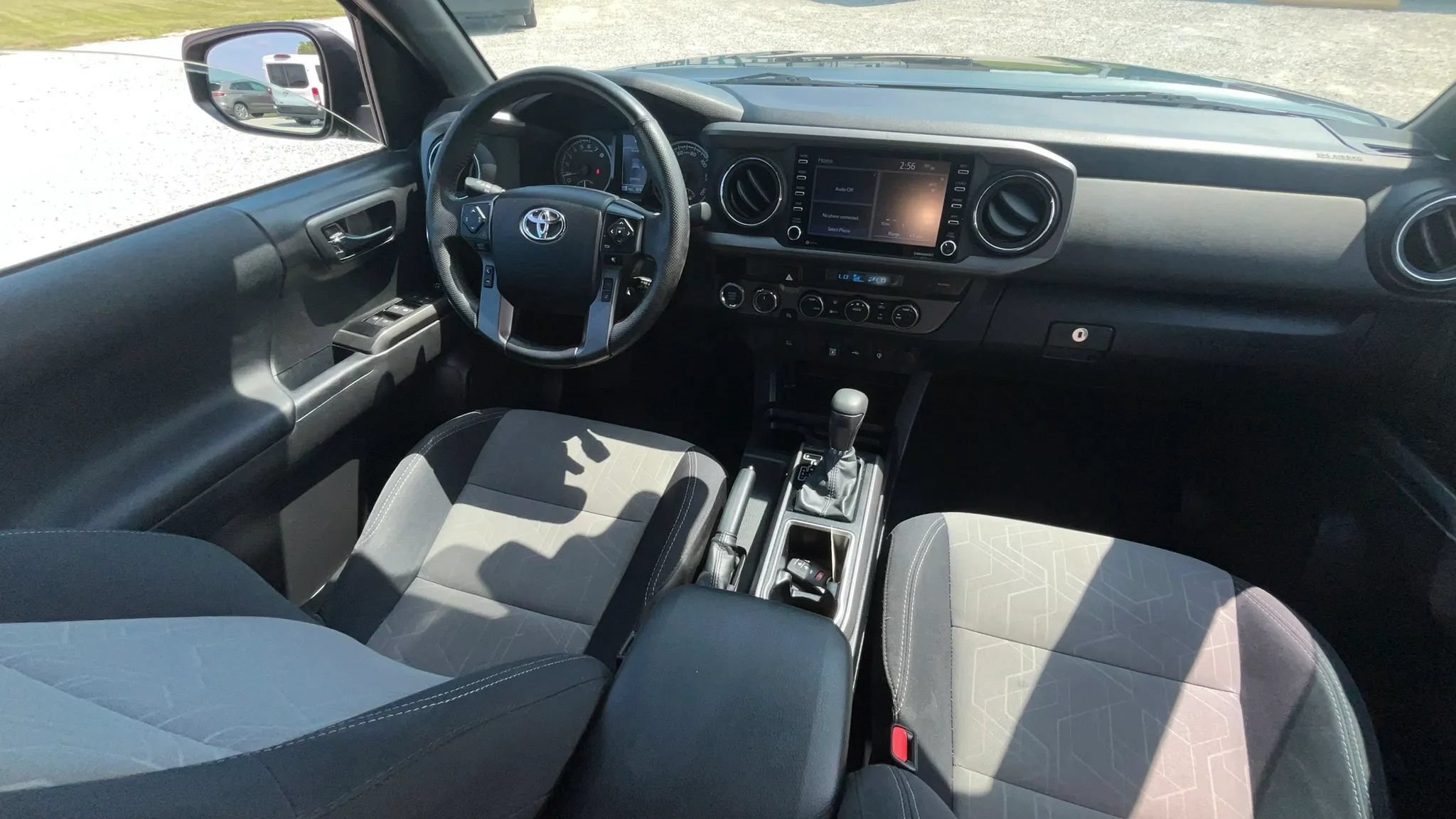 Used 2022 Toyota Tacoma TRD Off-Road AWD/4WD image 12