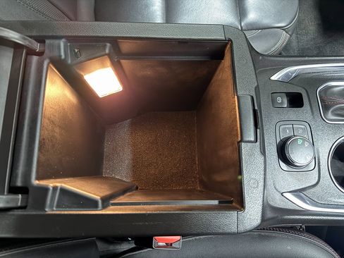 Used 2023 Chevrolet Traverse RS image 30