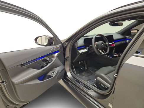 Used 2025 BMW M5 Touring image 16