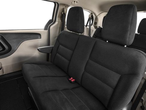 Used 2017 Dodge Grand Caravan SE FWD image 17