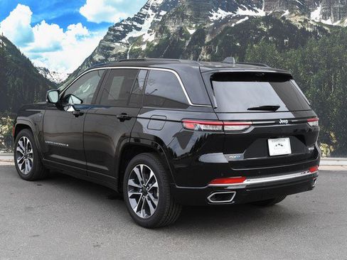 Used 2024 Jeep Grand Cherokee Overland w/ Advanced Protech Group III image 9