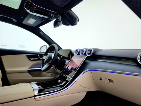 Used 2025 Mercedes-Benz C 300 Sedan image 10