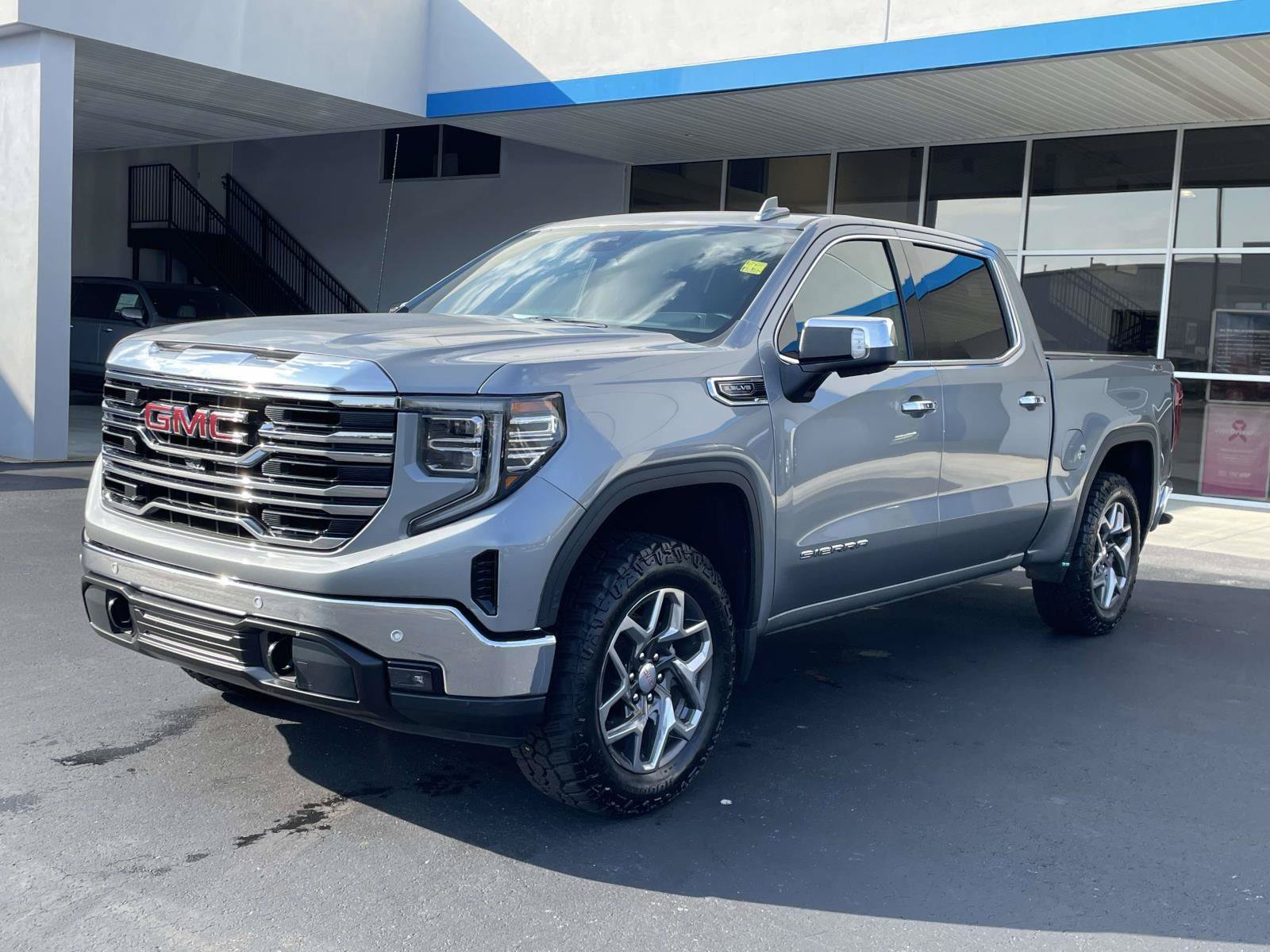 Used 2024 GMC Sierra 1500 SLT w/ SLT Premium Plus Package AWD/4WD image 7