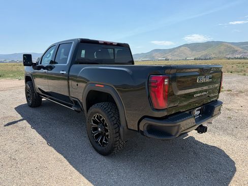 Used 2024 GMC Sierra 3500 Denali Ultimate AWD/4WD image 5
