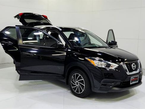 Used 2019 Nissan Kicks S FWD image 29