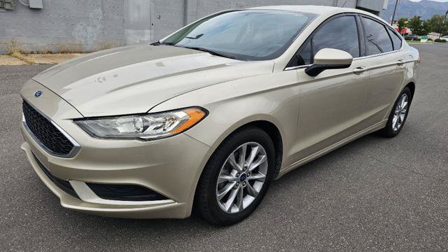 Used 2017 Ford Fusion SE FWD image 1
