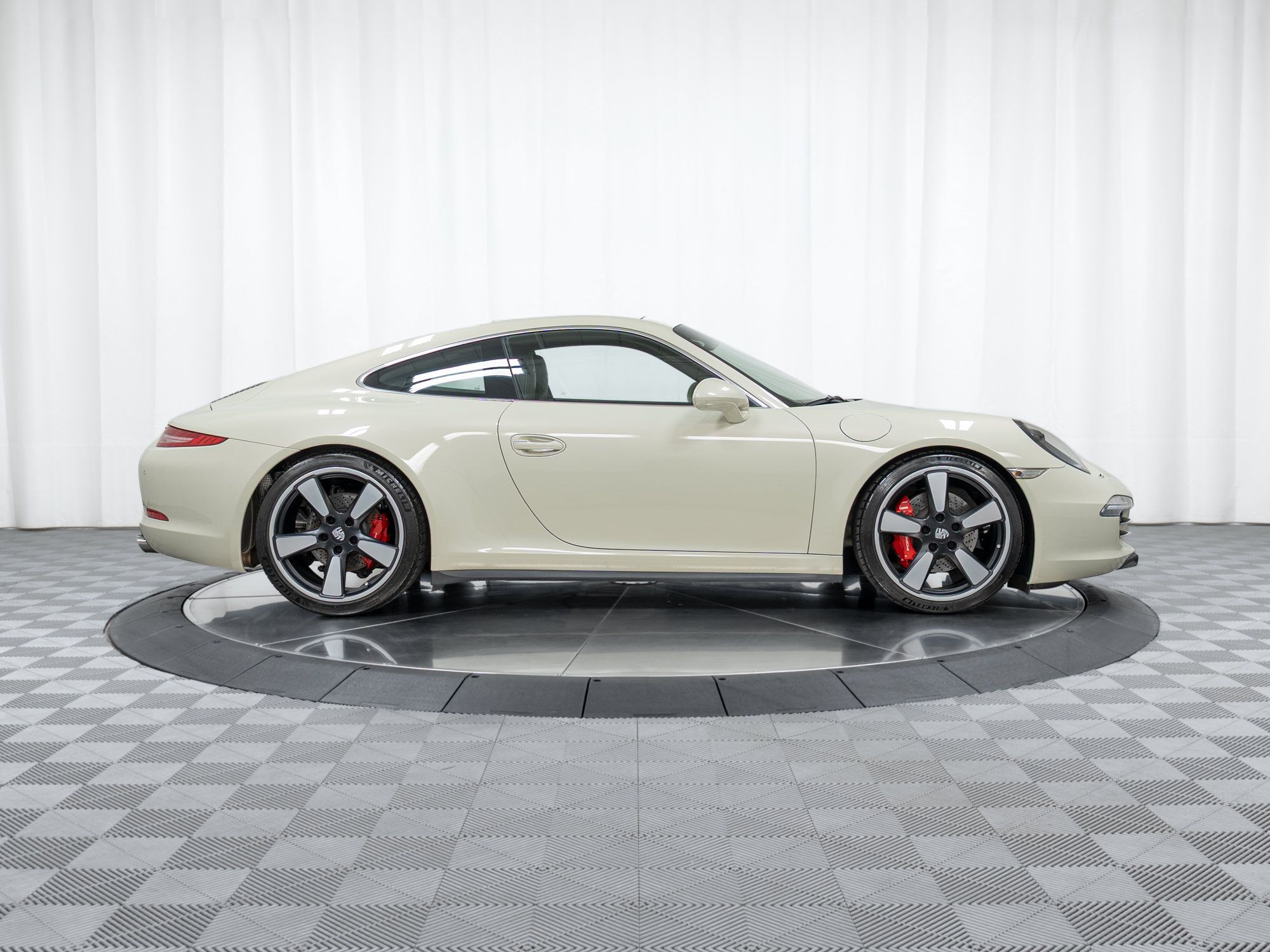 Certified 2014 Porsche 911 50th Anniversary Edition RWD image 8