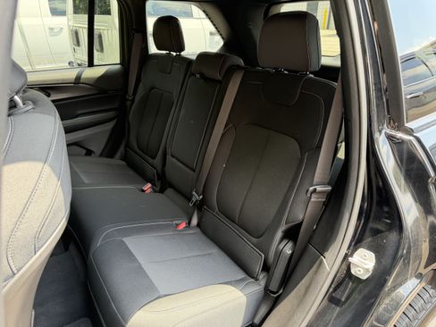 Used 2025 Jeep Grand Cherokee Laredo X w/ Luxury Tech Group I RWD image 31