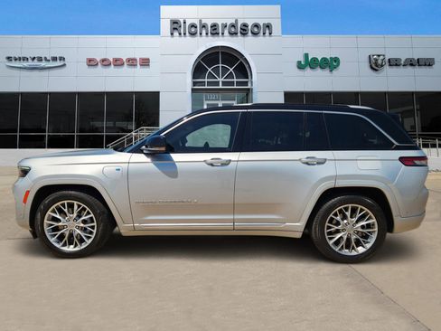 Used 2022 Jeep Grand Cherokee Summit AWD/4WD image 3