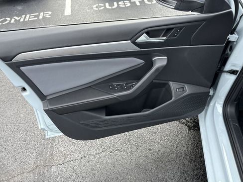 New 2026 Volkswagen Jetta SE FWD image 24