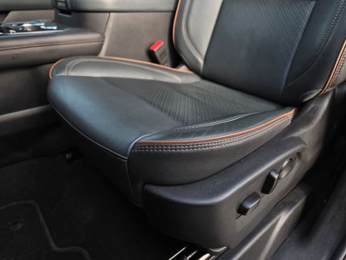 Used 2025 GMC Yukon XL AT4 AWD/4WD image 22